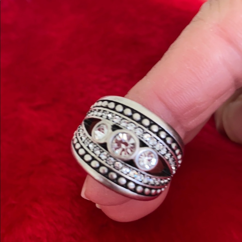 Silver stately ring size 8